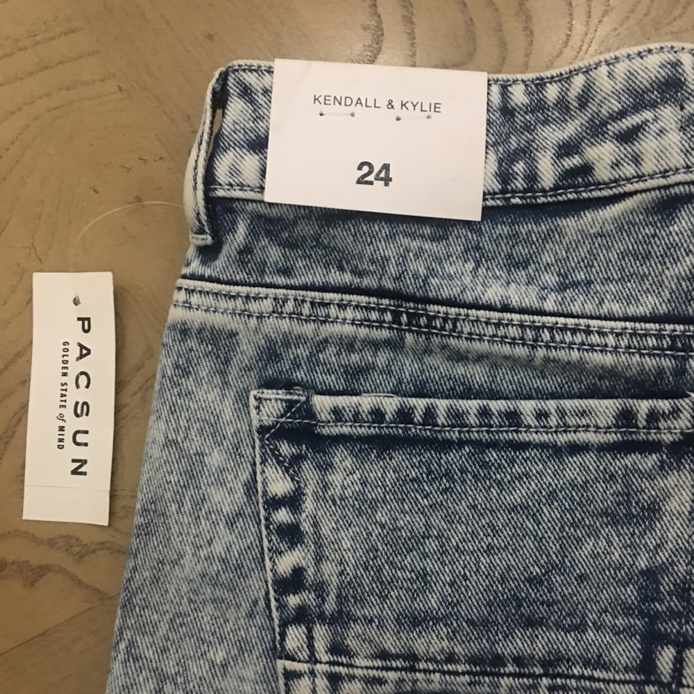 Kendall & Kyle distressed denim short - Picture 3 of 8